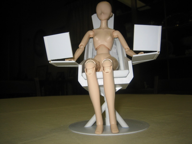 Blue command chair, with doll simulating Ekaril